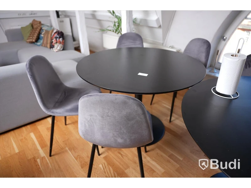 4st stolar samt runt bord, Diameter på bord 110cm