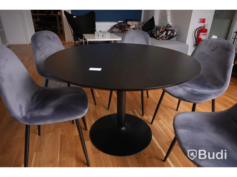 5st stolar samt runt bord, Diameter på bord 110cm