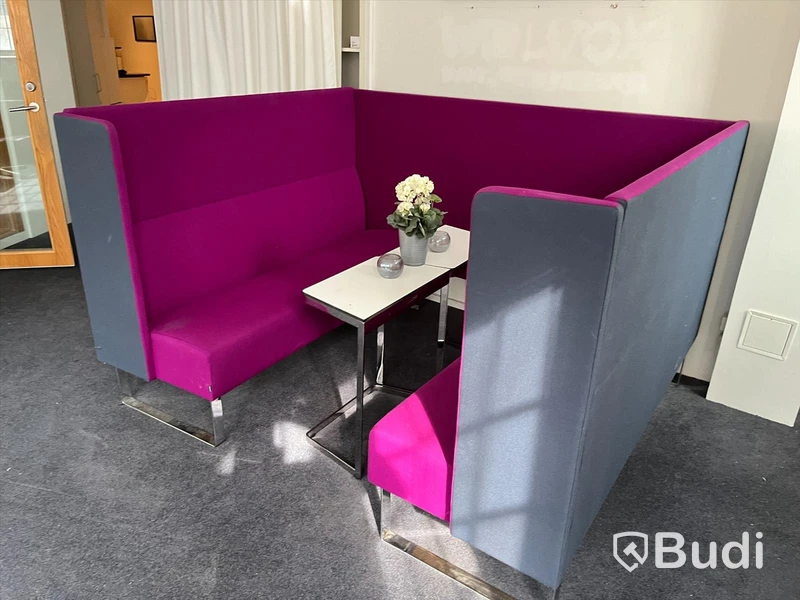Soffgrupp lila med bord Materia