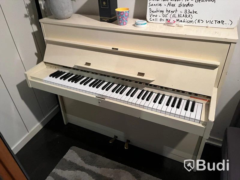 Mindre piano från JAHN