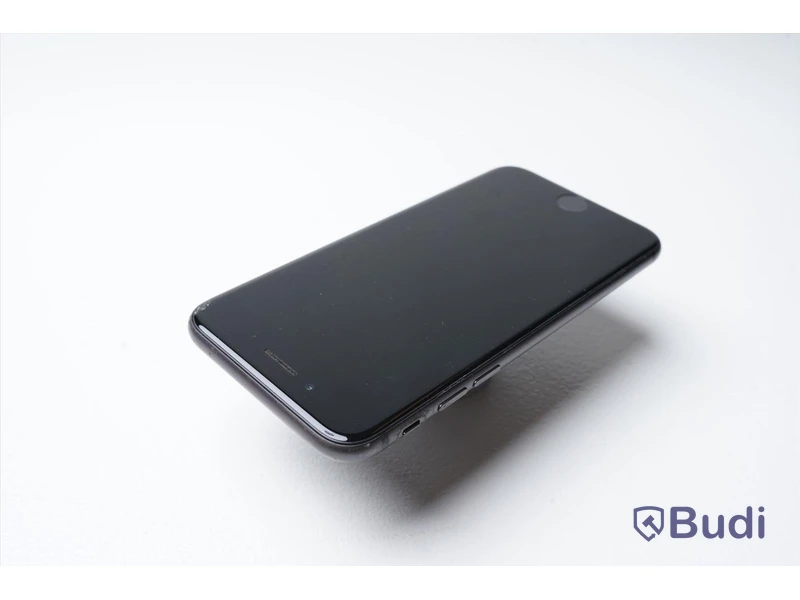 iPhone 8 - 64 GB, 90 procent batterihälsa. Repig framsida.