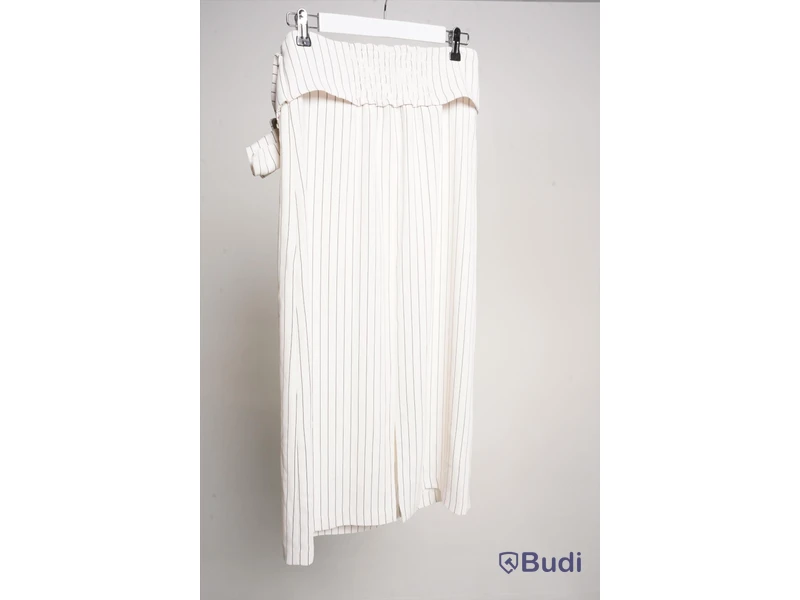 Kjol från märket Stylein,  strl 36