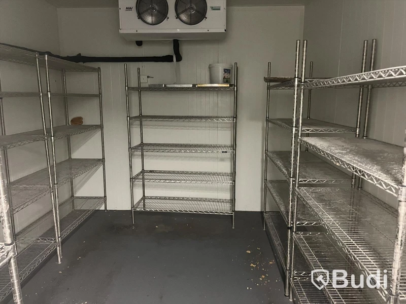 6st Hyllor med trådhyllor 120 cm breda och 180 cm höga