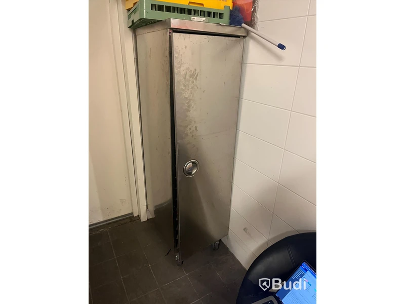Skåp i rostfritt för bakplåtar med hjul