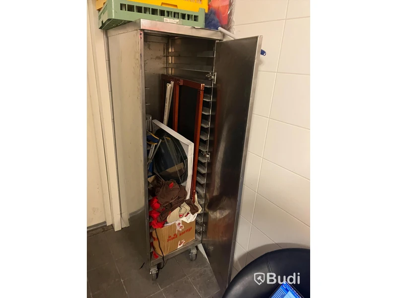 Skåp i rostfritt för bakplåtar med hjul