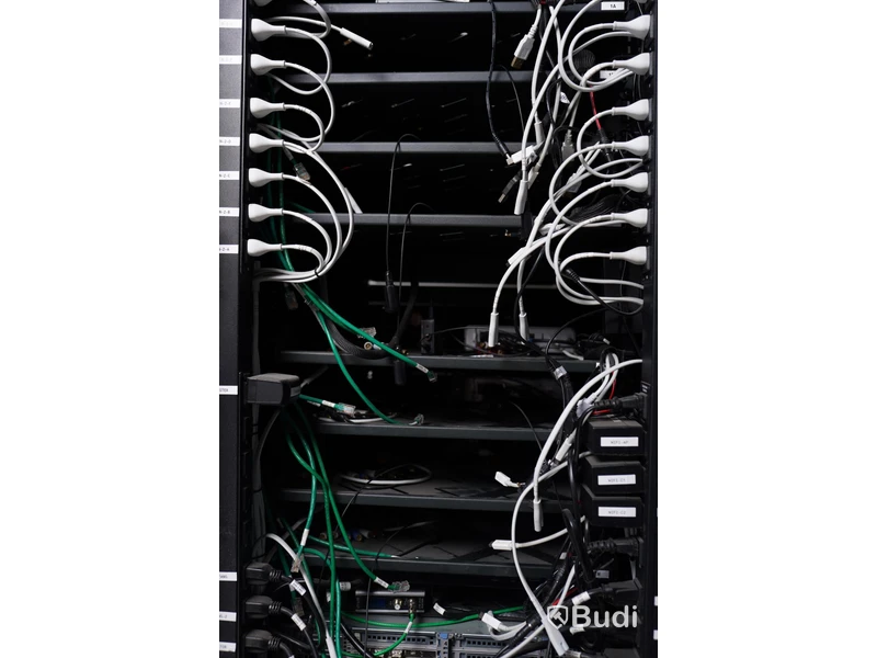System för testning av TV-boxar inkl. mycket utrustning och sladdar