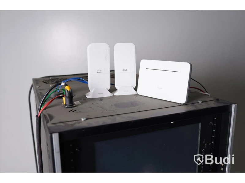 System för testning av TV-boxar inkl. mycket utrustning och sladdar