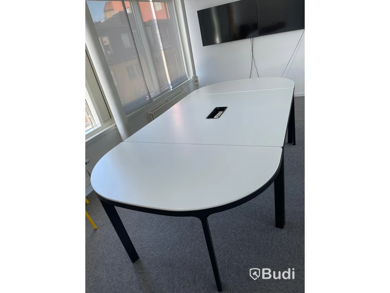 Konferensbord med medielåda 280cm längd , 140 bredd