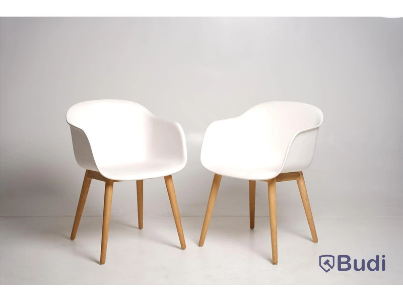 2 st. Designstol - Muuto, Fiber Armchair, natural white återvunnen plast och ek.