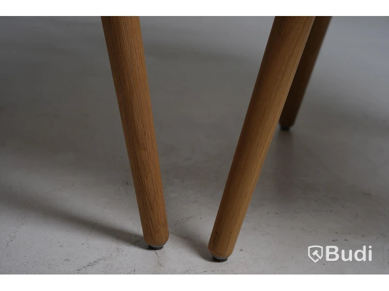 2 st. Designstol - Muuto, Fiber Armchair, natural white återvunnen plast och ek. Defekta, spruckna i ryggen.