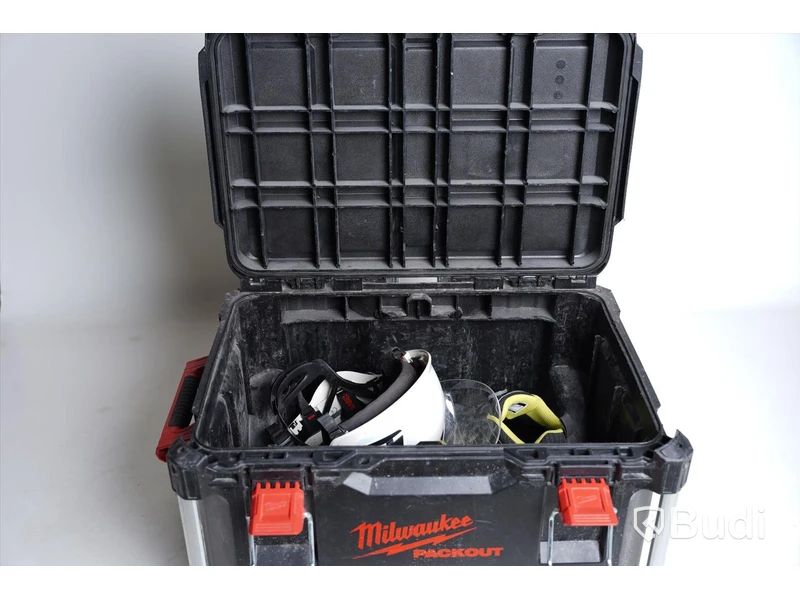 Låda Milwaukee Packout inkl. verktyg.