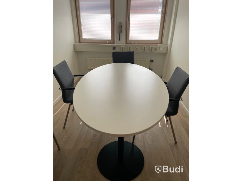 Litet konferensbord ovalt