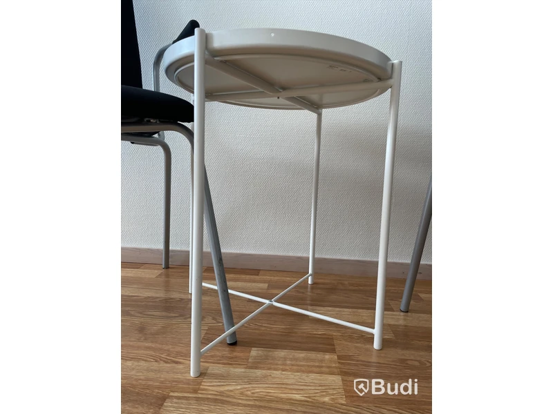 2 st stolar  LOTUS samt litet bord