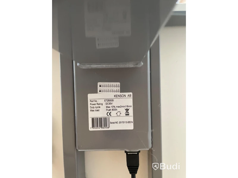 Elektriskt höj och sänkbart skrivbord vitt KENSON