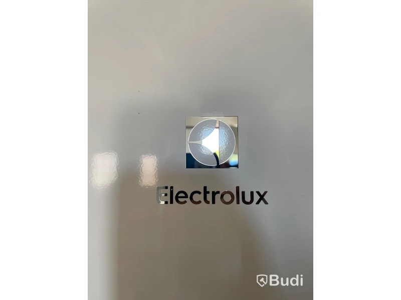 Kylskåp Electrolux LNC7ME32W1  Oanvänd.