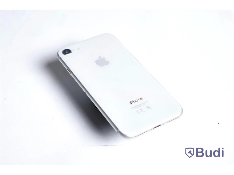 iPhone 8 - 64 GB, 88 procent batterihälsa, liten skärm spricka samt smått repig.