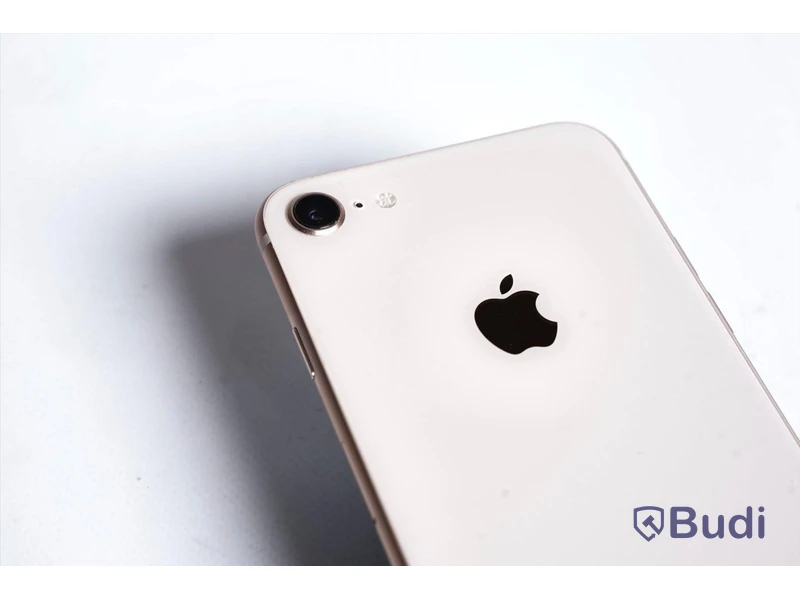iPhone 8 - 64 GB, 86 procent batterihälsa, smått repig på framsida skärm.