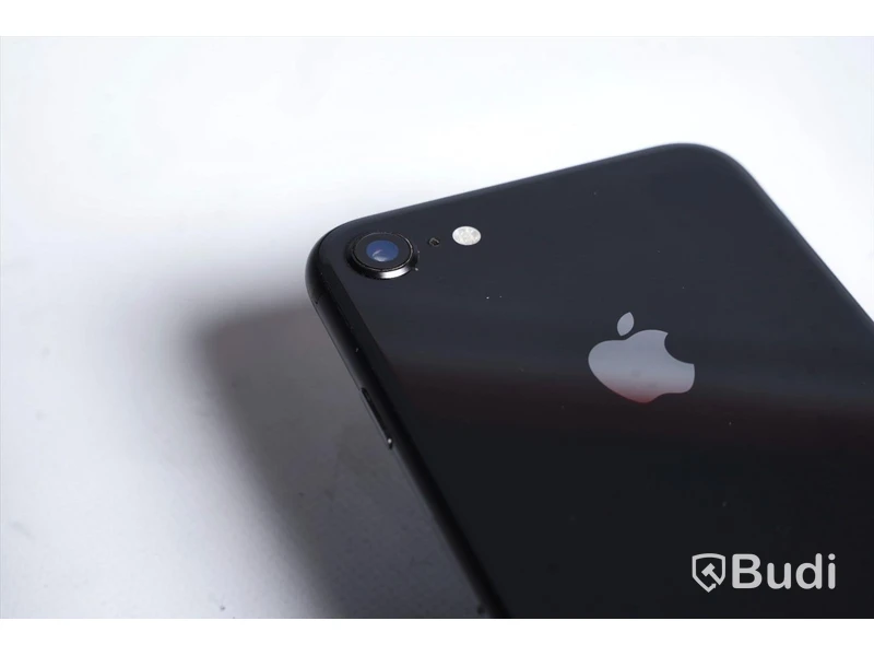 iPhone 8 - 64 GB, 92 procent batterihälsa, smått repig på framsida skärm.