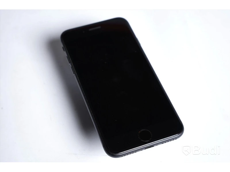 iPhone 8 - 64 GB, 92 procent batterihälsa, smått repig på framsida skärm.