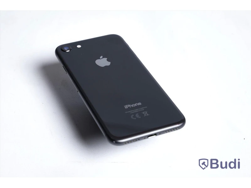 iPhone 8 - 64 GB, 92 procent batterihälsa, smått repig på framsida skärm.