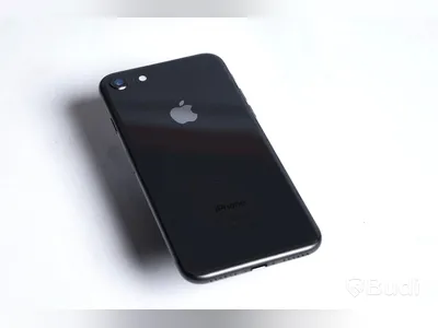 iPhone 8 - 64 GB, 88 procent batterihälsa, små repor på framsida skärm.