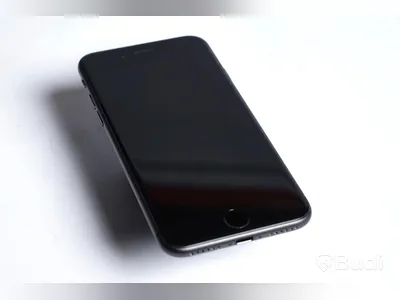 iPhone 8 - 64 GB, 88 procent batterihälsa, små repor på framsida skärm.
