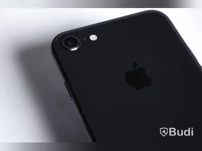 iPhone 8 - 64 GB, 88 procent batterihälsa, små repor på framsida skärm.