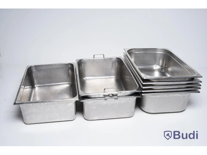 Diverse bleck - Längd 50 cm, Bredd 30 cm, Djup 15 cm.