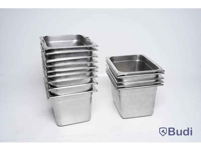Diverse bleck - Längd 30 cm, Bredd 22,5 cm, Djup 20 cm.