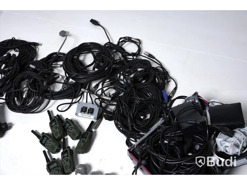 Diverse karaoke paket, med kablar, mikrofoner bla.