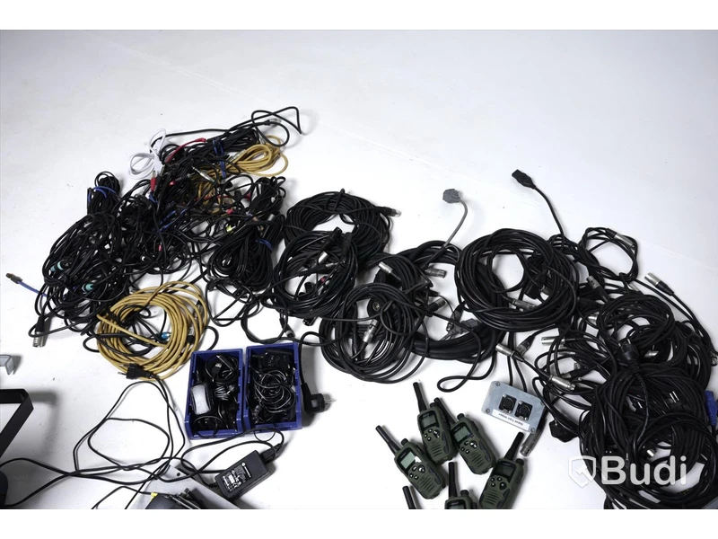 Diverse karaoke paket, med kablar, mikrofoner bla.