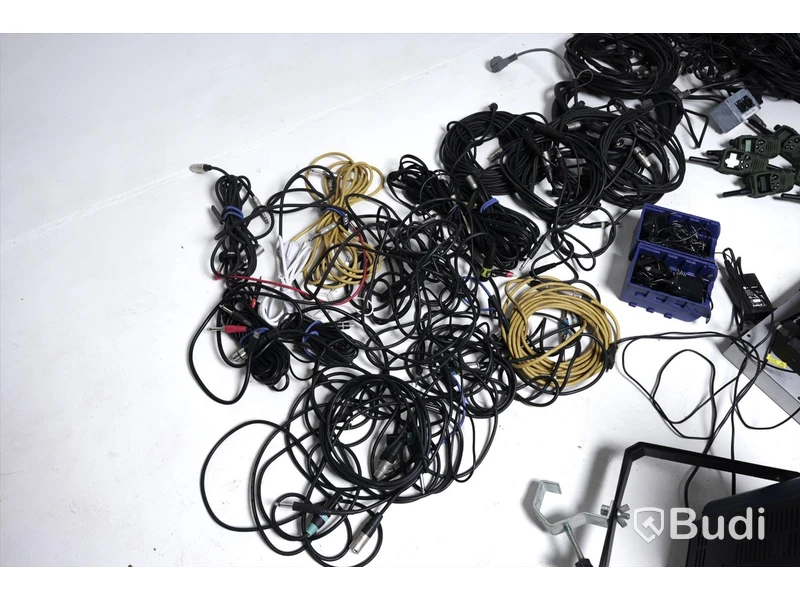 Diverse karaoke paket, med kablar, mikrofoner bla.