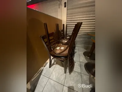 6 st stolar i trä HUTTEN