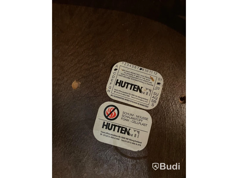 8 st stolar i trä HUTTEN