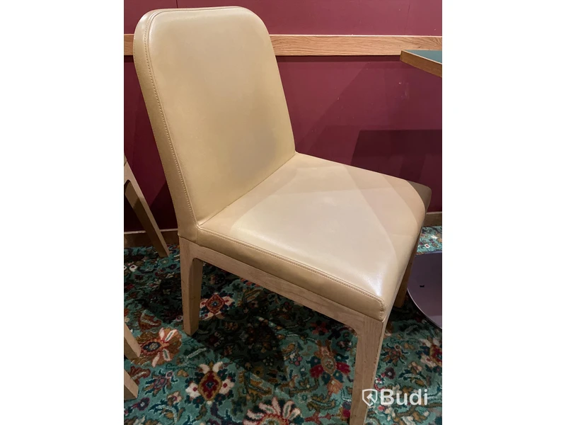 2 st stolar Pedrali POLO 759 samt bord