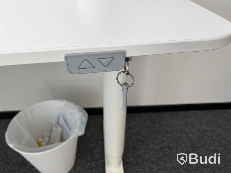 Elektriskt höj och sänkbart skrivbord