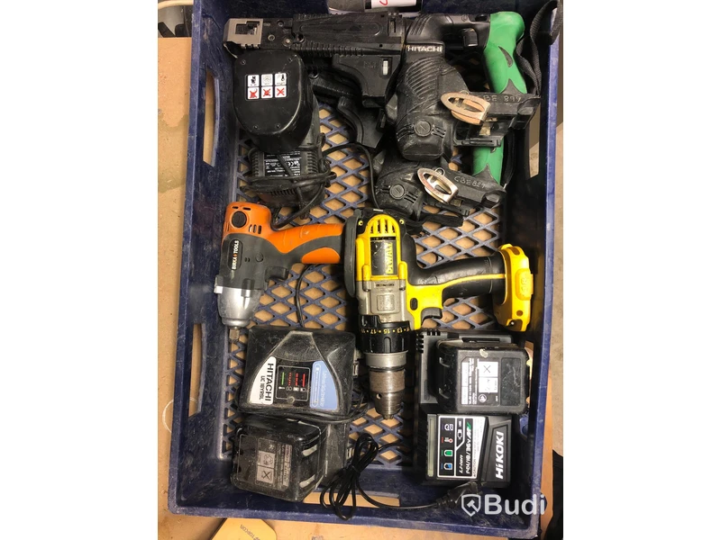 Diverse elverktyg, batterier och laddare
