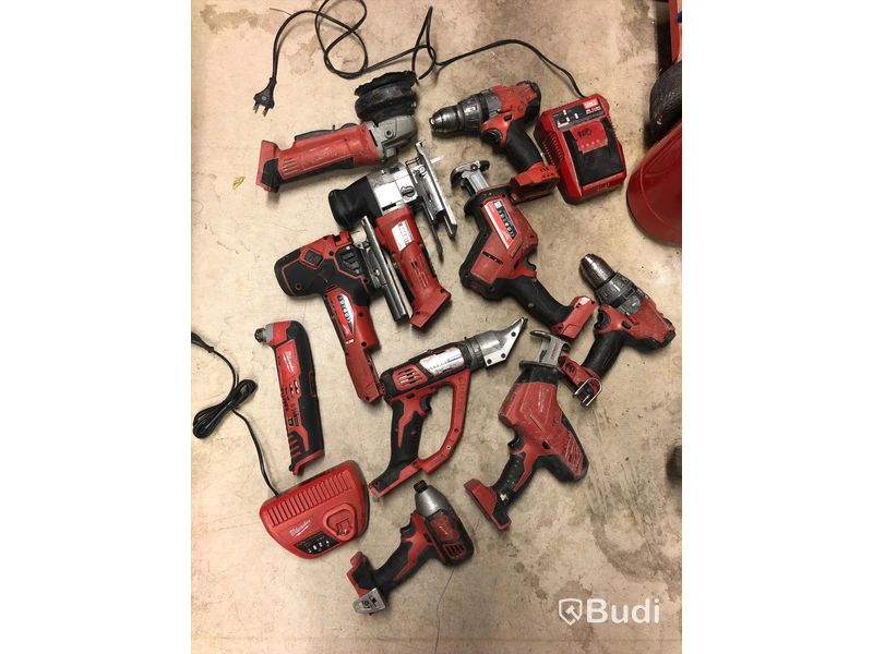 Milwaukee elverktyg set (10st verktyg, 2 st laddare av olika märken).