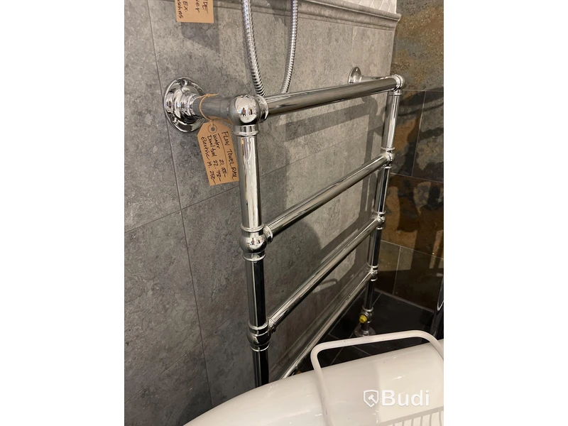 Handdukstork Flow Towel rail Nypris: 21000  SEK