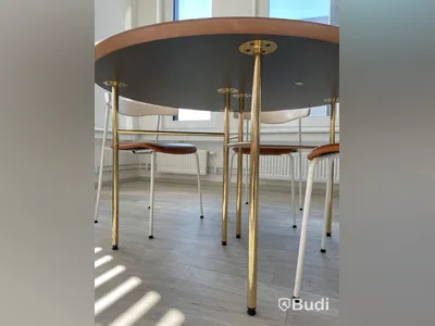 Runt matbord FERM LIVING