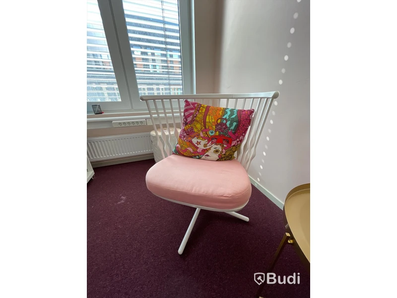 Snurrfåtölj i trä Andreu World