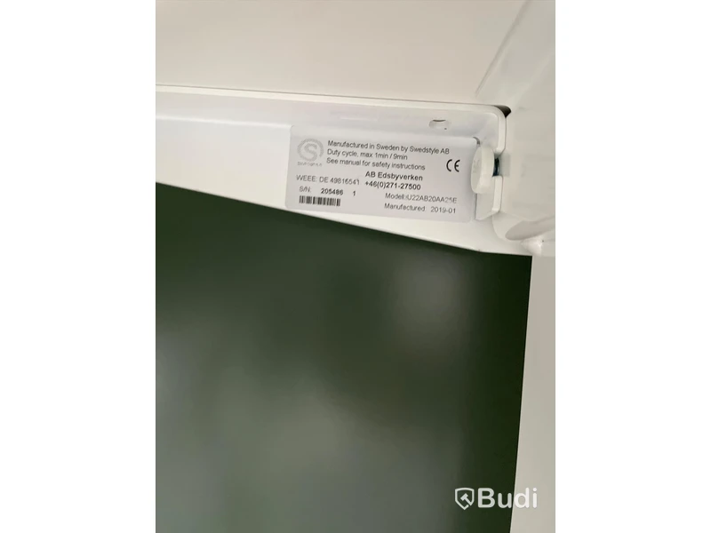 Elektriskt höj och sänkbart skrivbord med skärmvägg edsbyn