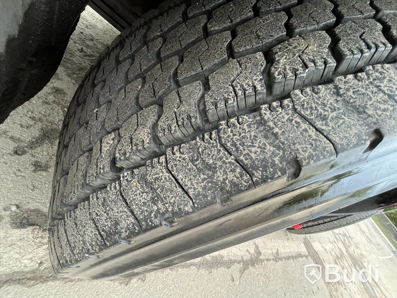Lastbil Scania R124 8x2 Kranflak | Bodbil Hiab 700 E-6 med Jibb
