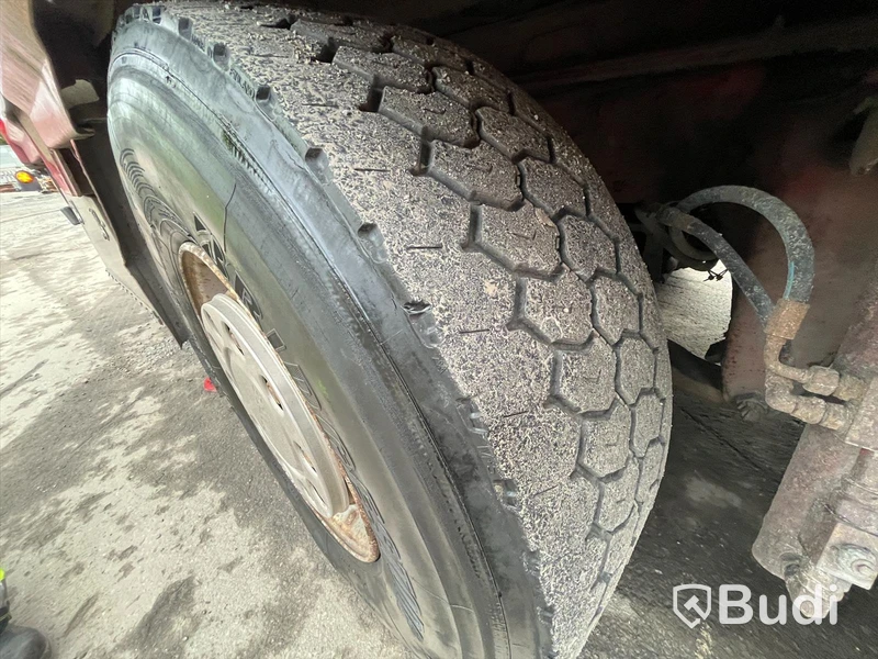 Lastbil Scania R124 8x2 Kranflak | Bodbil Hiab 700 E-6 med Jibb