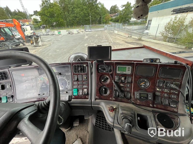 Lastbil Scania R124 8x2 Kranflak | Bodbil Hiab 700 E-6 med Jibb