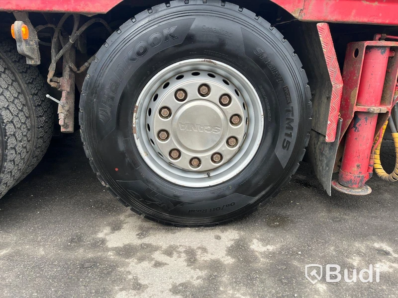 Lastbil Scania R124 8x2 Kranflak | Bodbil Hiab 700 E-6 med Jibb