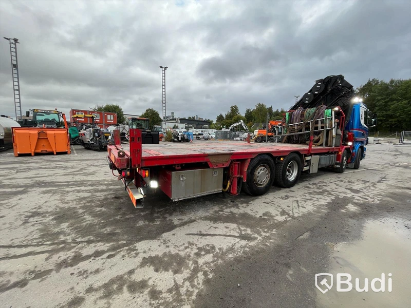 Lastbil Scania R124 8x2 Kranflak | Bodbil Hiab 700 E-6 med Jibb