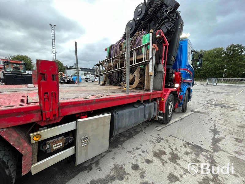 Lastbil Scania R124 8x2 Kranflak | Bodbil Hiab 700 E-6 med Jibb