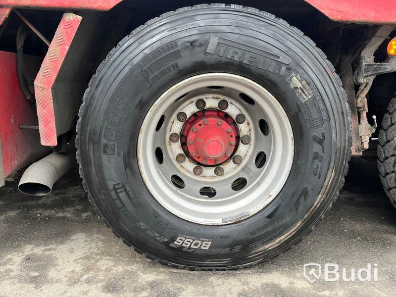 Lastbil Scania R124 8x2 Kranflak | Bodbil Hiab 700 E-6 med Jibb