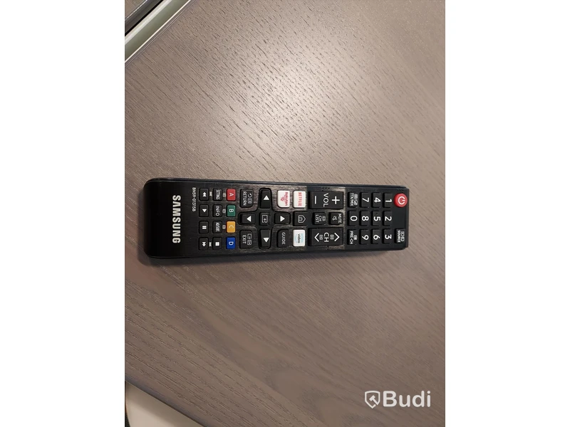 Konferens bord, stolar, Samsung bildskärm, Epson projektor